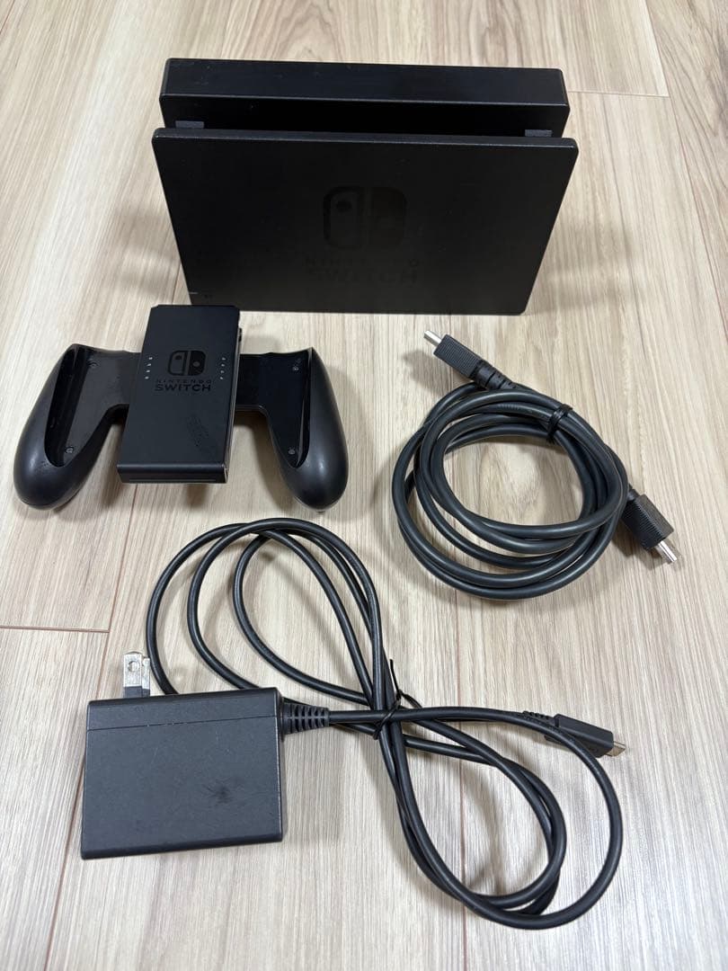 Nintendo Switch 本体＋ジョイコン2つ付き