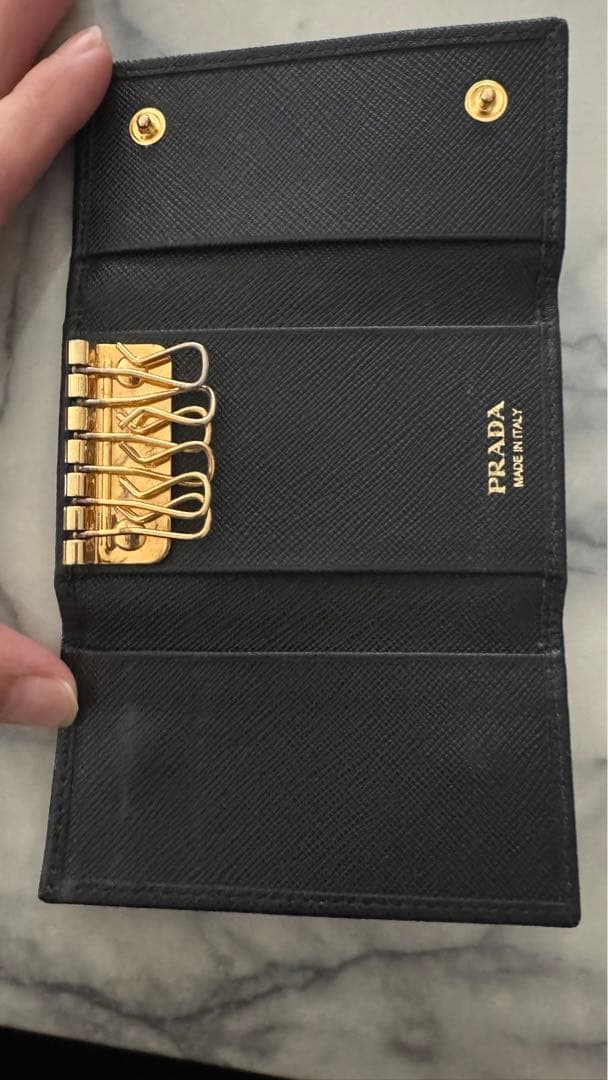 値引き】PRADA ブラック サフィアーノ 6連キーケース 三角プレート