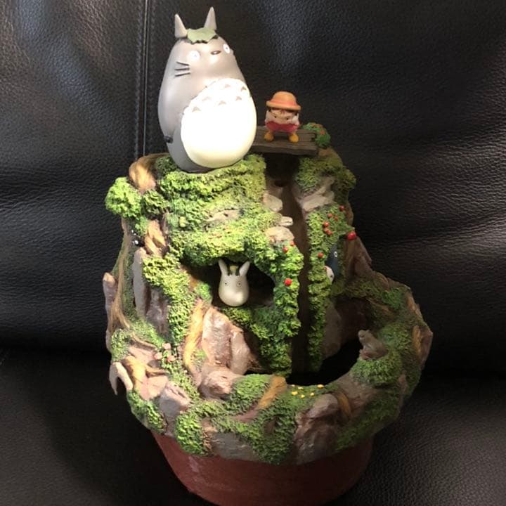 となりのトトロ ウォーターガーデン メイとトトロの川遊び