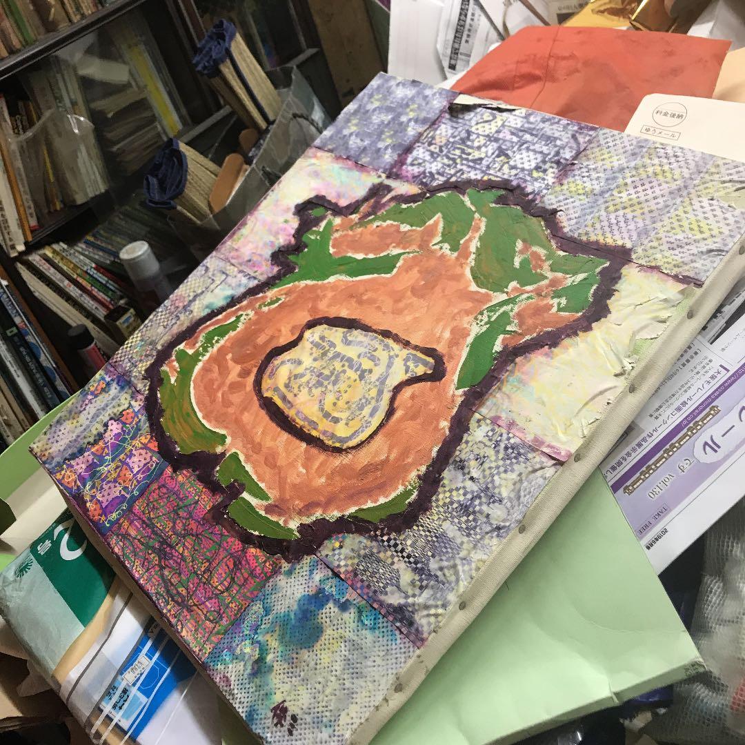 斬新奇抜な果実の絵画