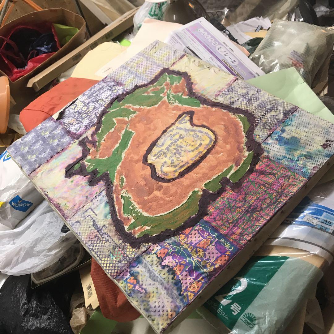 斬新奇抜な果実の絵画