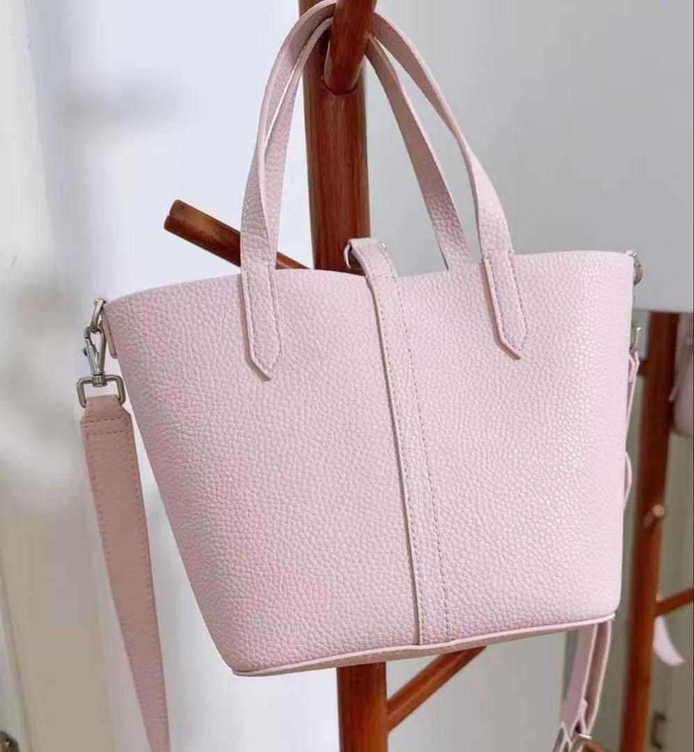 美品 CHARLES & KEITH ピンク バケットバッグ