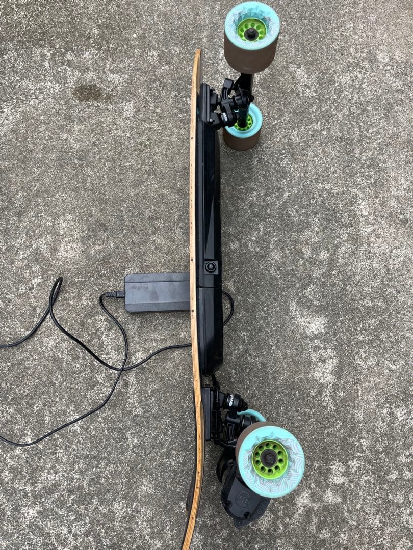 Evolve 電動スケートボード ウッドデッキ