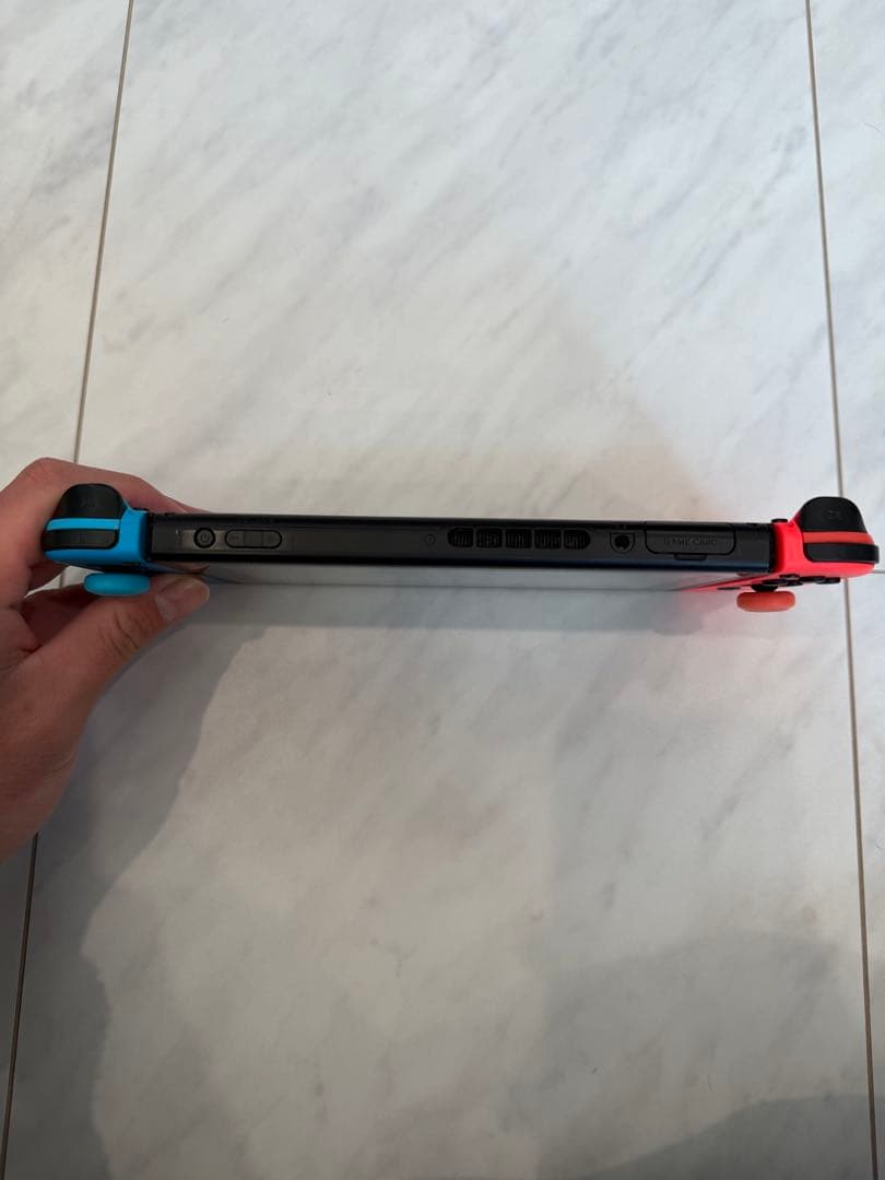 る*ん様 Nintendo Switch 本体 青/赤 Joy-Con付き