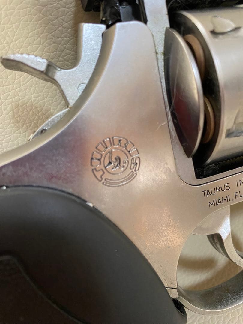 希少品　ジャンク品TAURUS RAGING BULL 44マグナム