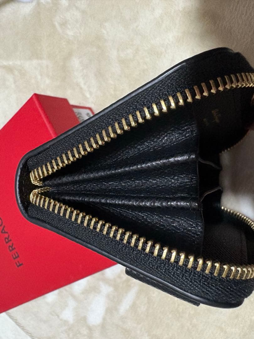 フェラガモ ヴァラリボン☆美品 2025.5月購入 お値下不可の最終価格⭕️