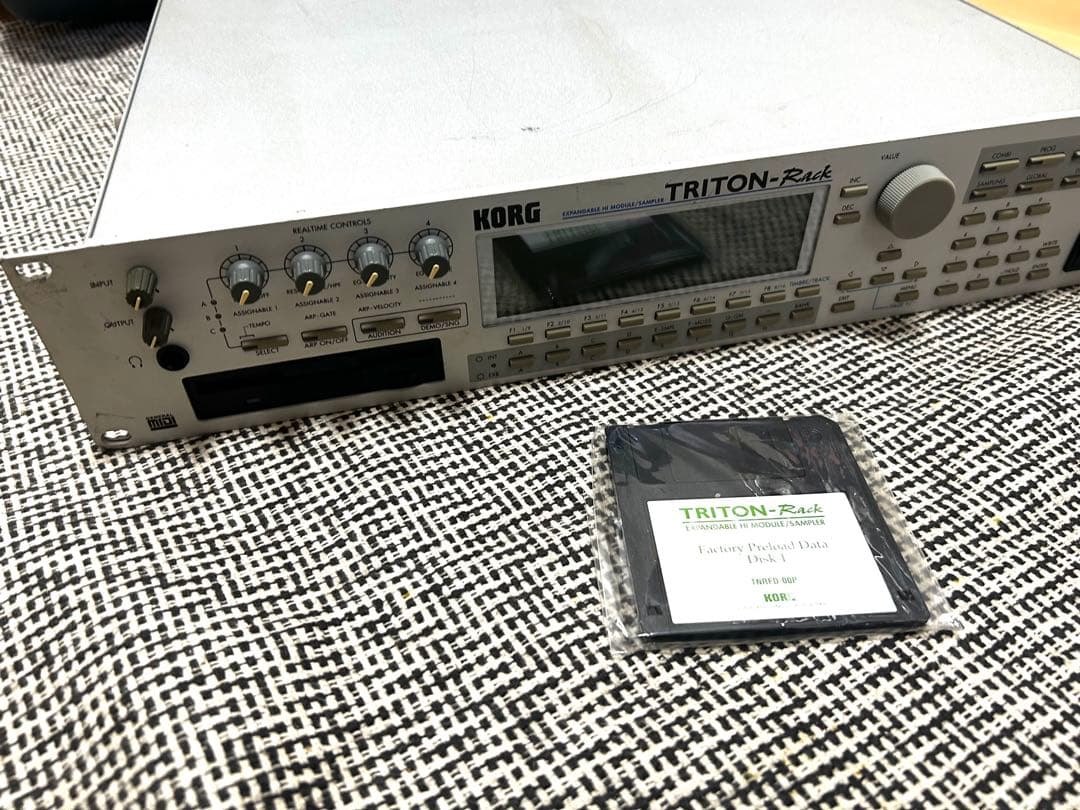 KORG TRITON-Rack マルチトラックレコーダー　動作品