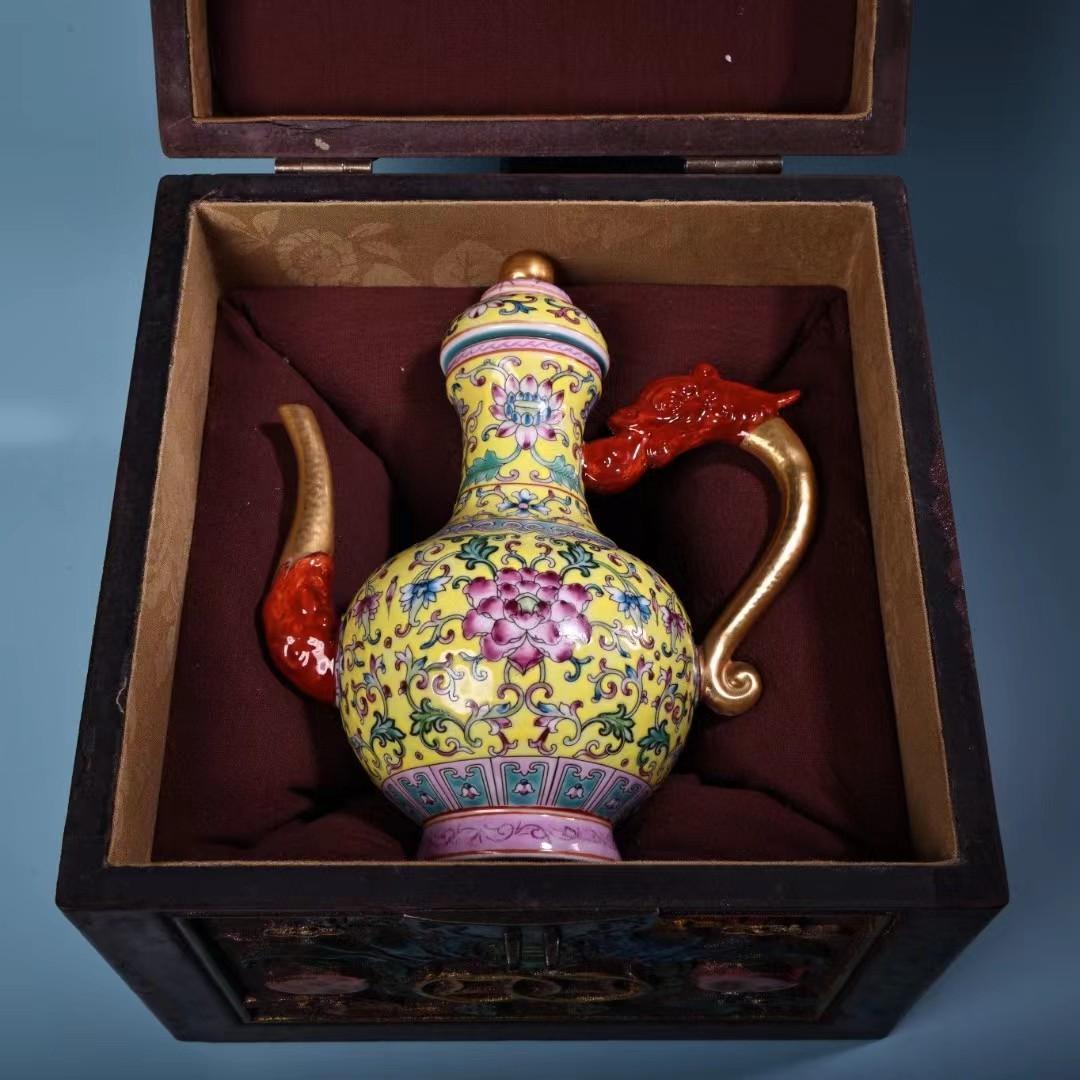 中国古美術・旧蔵宝石を嵌め込んだチベット銀と玉髄製工芸酒壺・茶道具