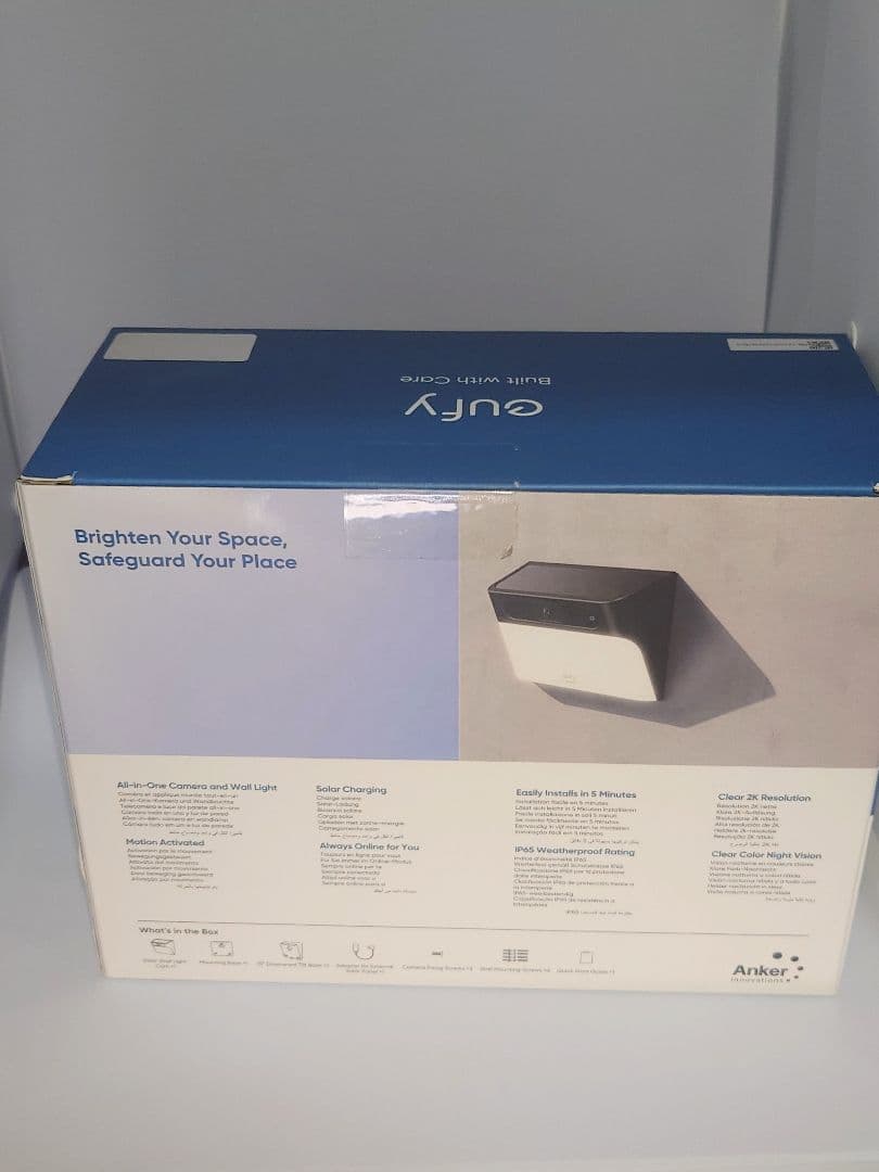 新品 ソーラー式防犯カメラ一体型ウォールライト