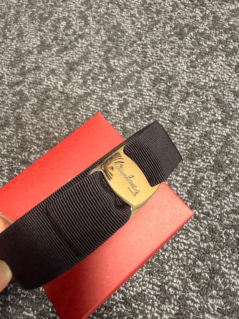 Salvatore Ferragamo ブラックヘアバンド - メルカリ