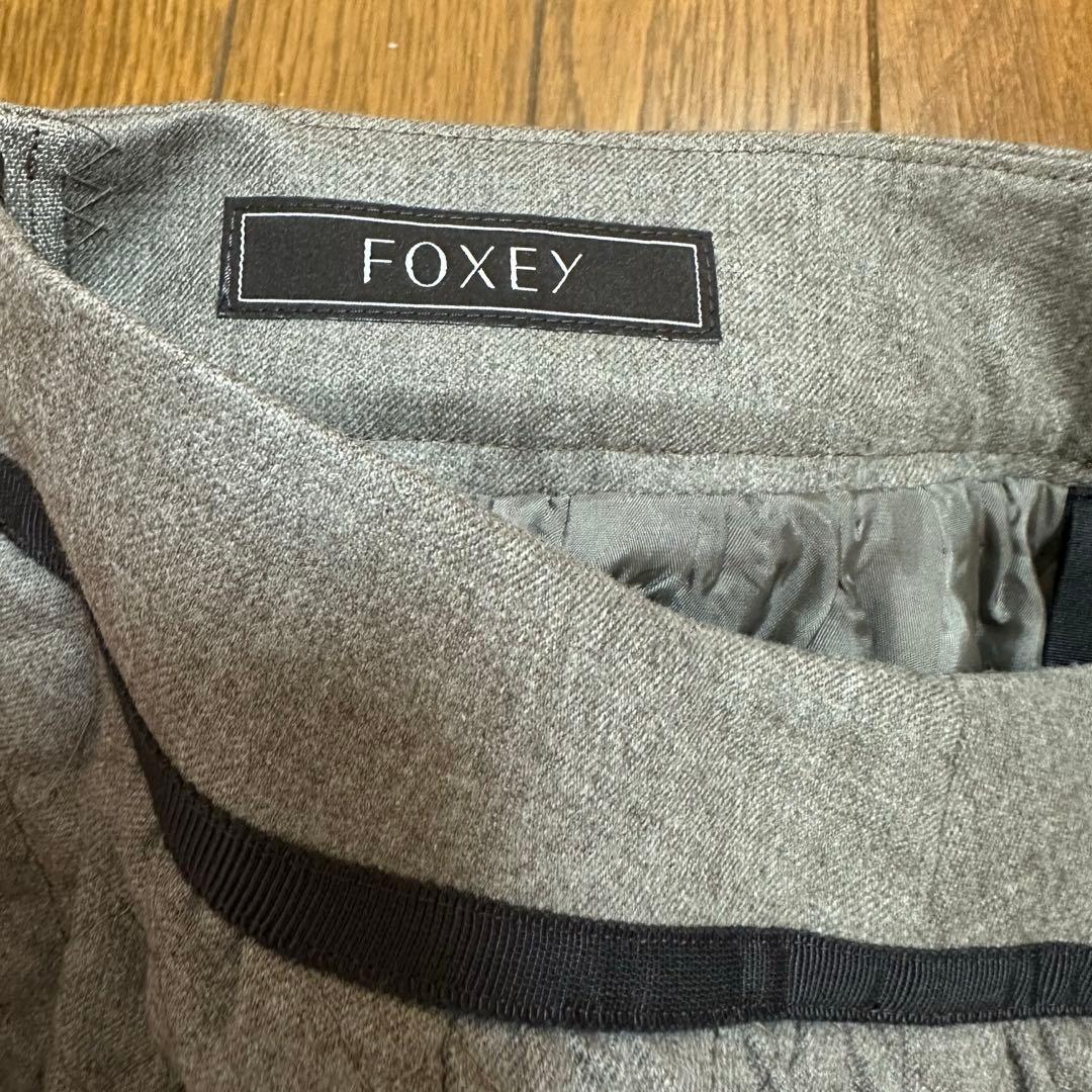 極美品✨フォクシー キルティング スカート　ロゴプレート グレー フレア
