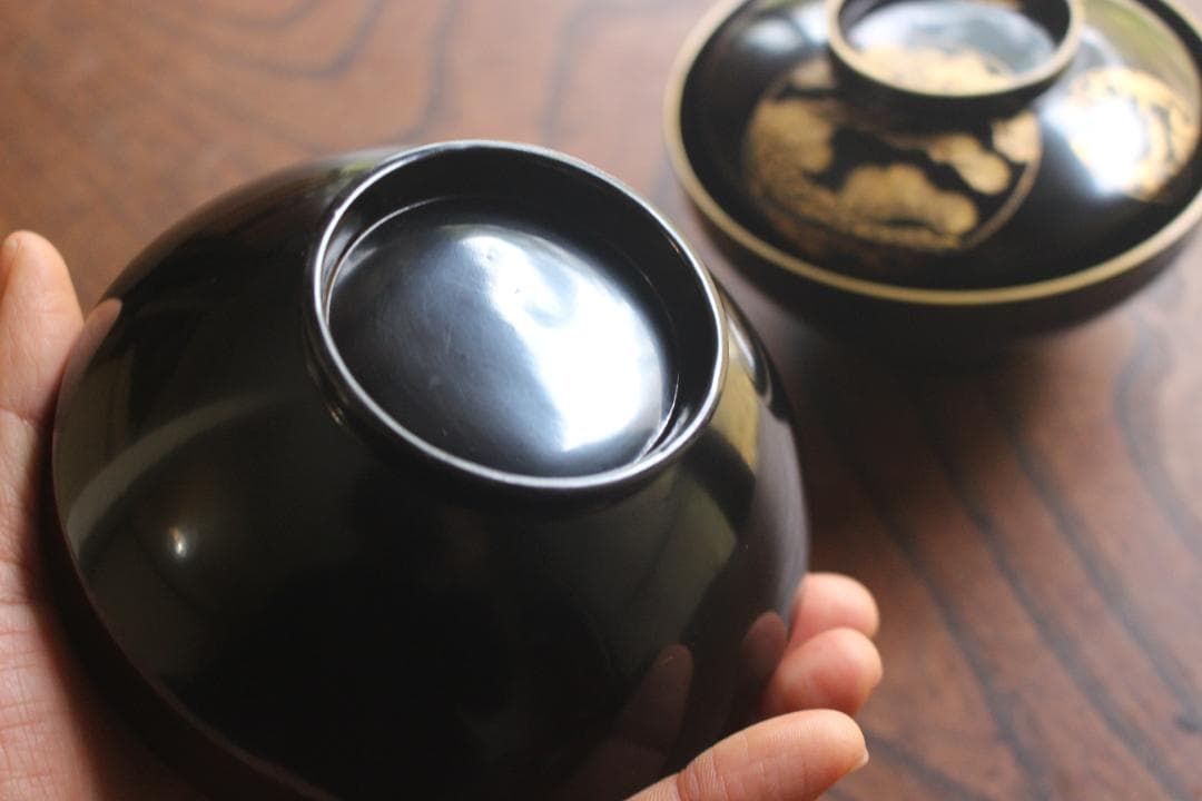 次代金縁黒漆に優美な丸紋松竹梅鶴亀沈金の映える