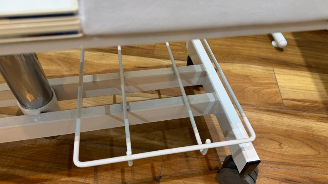 S*Y様 西村製作所 ペディキュアオットマン CB-811 ホワイト フットカー