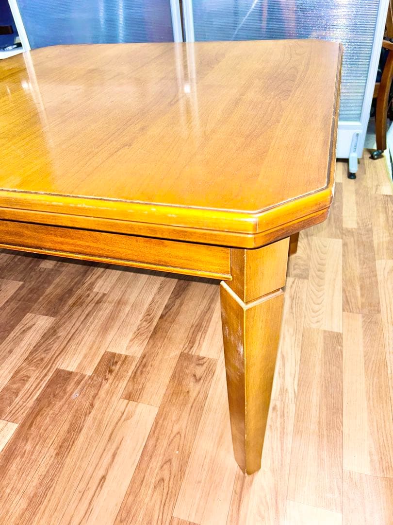 ゆーきりんダイニングテーブル　机　エレガント　ヨーロピアン　オシャレ