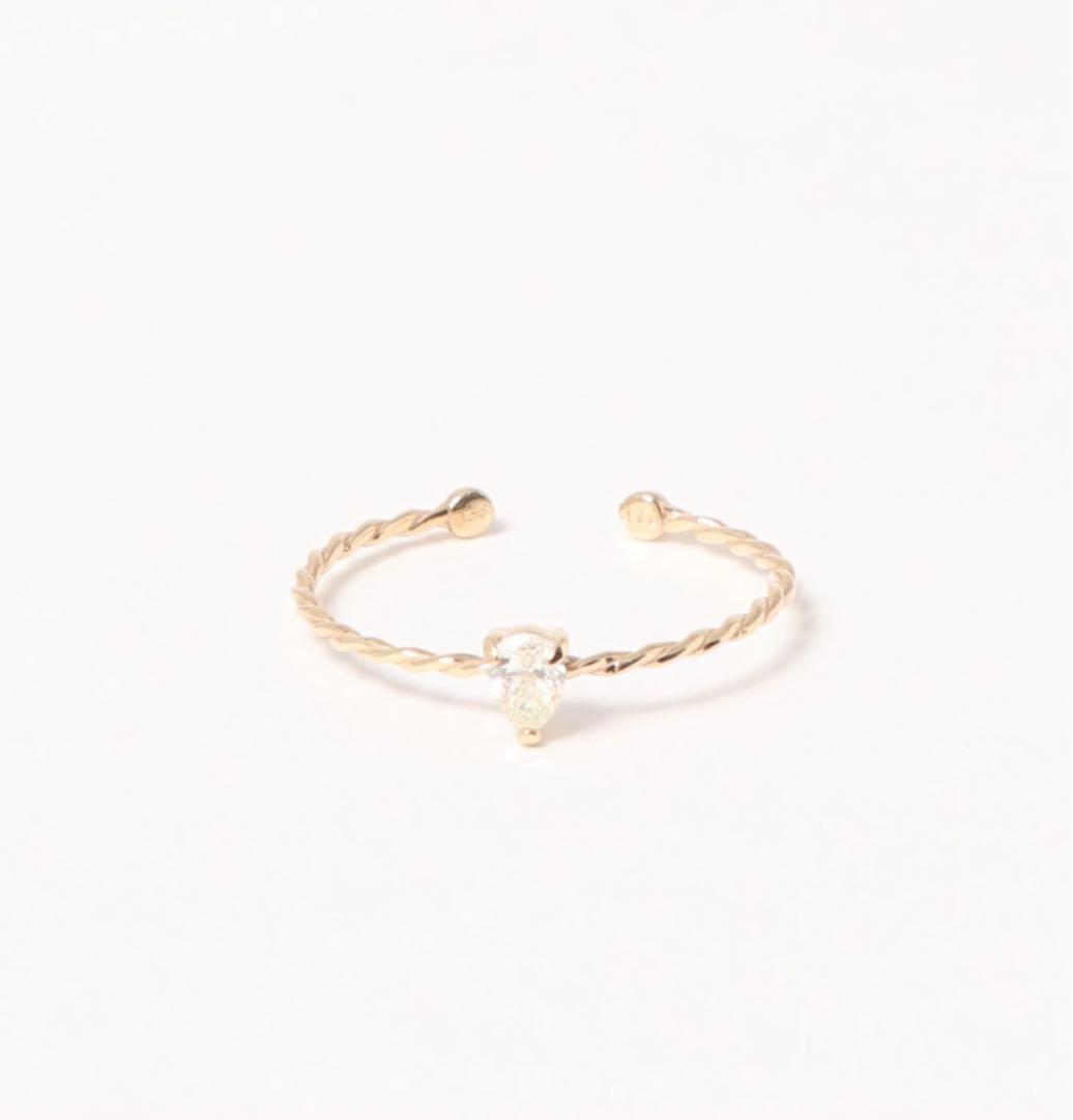 ペアシェイプ　ダイヤモンド　リング