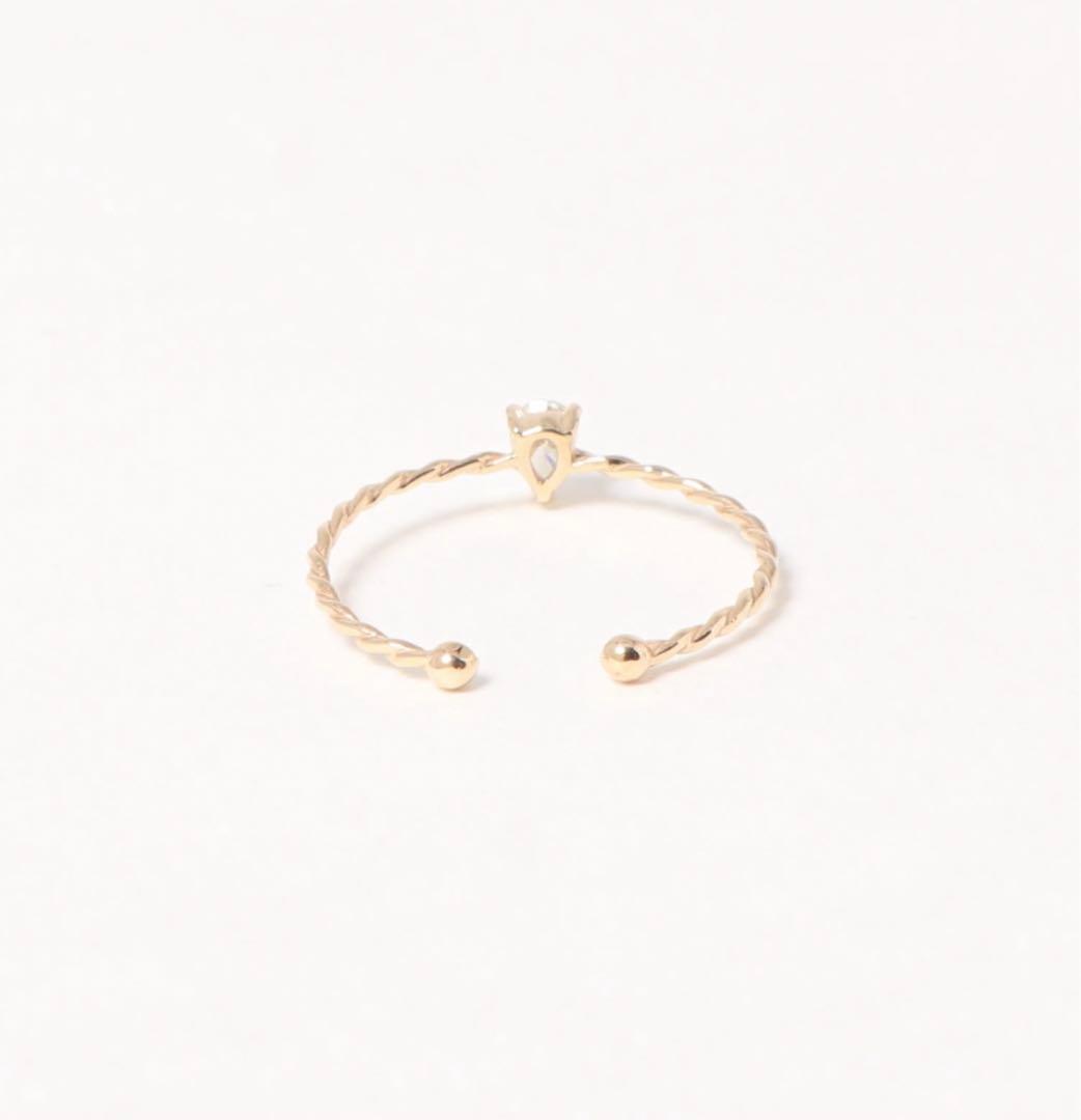 ペアシェイプ　ダイヤモンド　リング