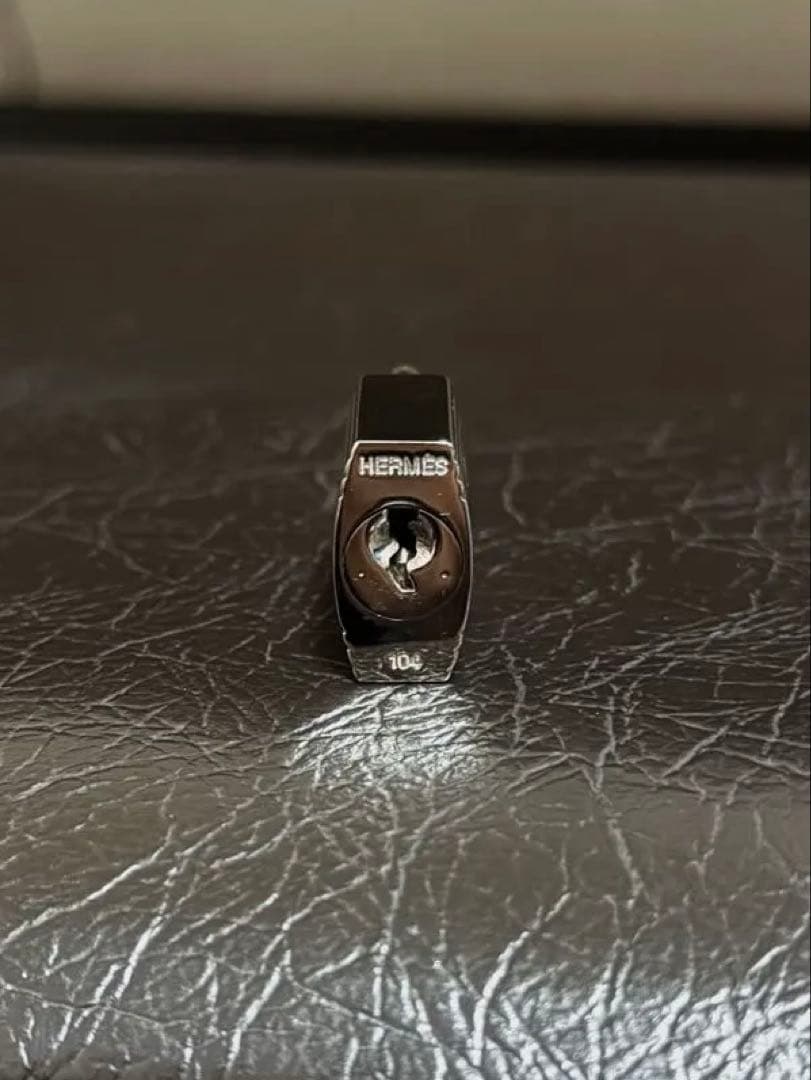 レイセフォー1122様専用 エルメスカデナ 南京錠 シルバー #104. - メルカリ