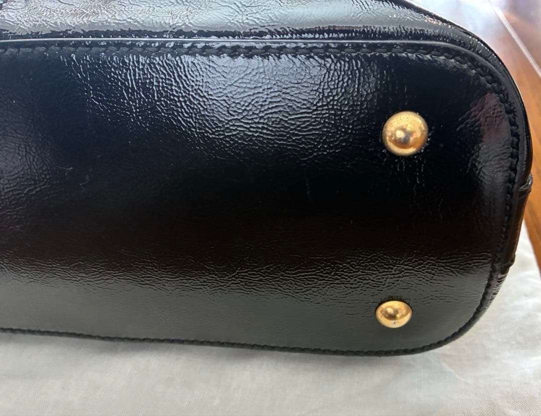 イヴ・サンローラン　ミューズ　ハンドバッグ　パテントレザー　黒