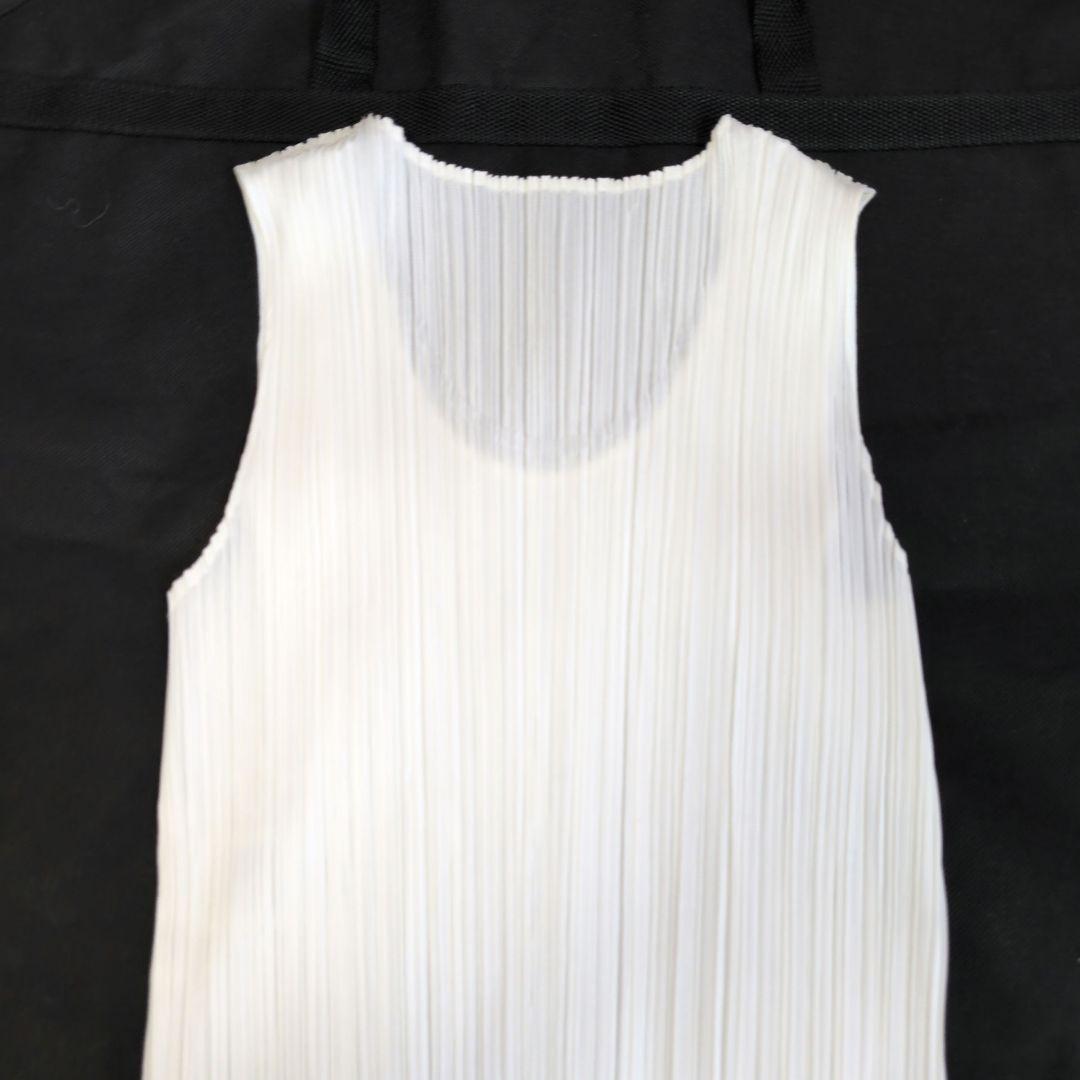 美品✨️プリーツプリーズイッセイミヤケ フリンジ裾編みタンクトップ ノースリーブ