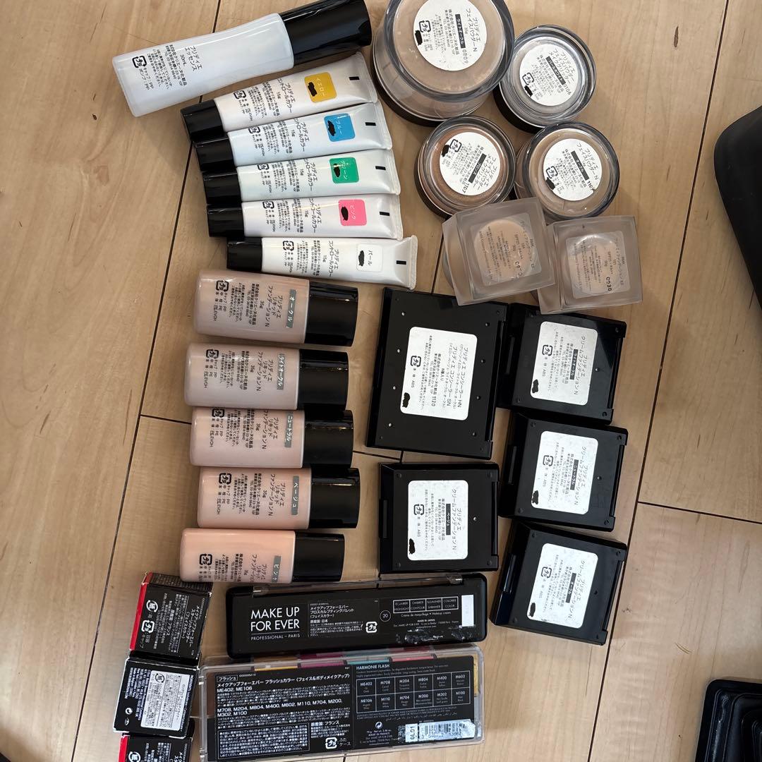 プロ用　美容学生　メイク道具一色