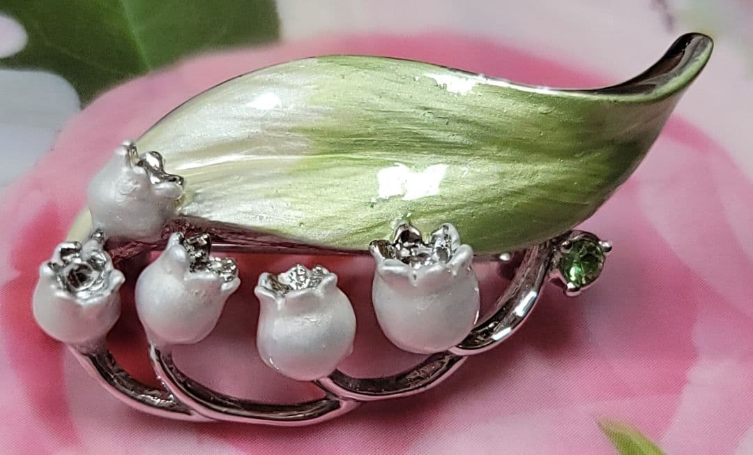 新品 ヴァンドームブティック ブローチ すずらん ブローチ スズラン