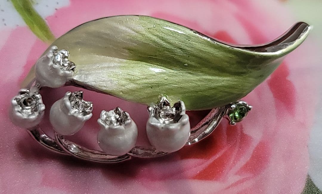 新品 ヴァンドームブティック ブローチ すずらん ブローチ スズラン