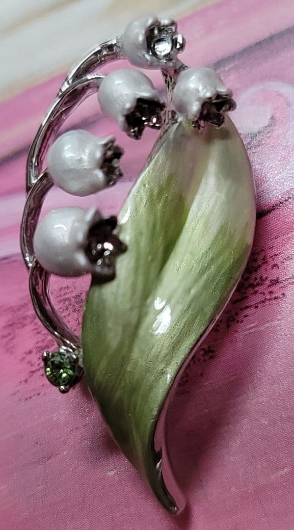 新品 ヴァンドームブティック ブローチ すずらん ブローチ スズラン