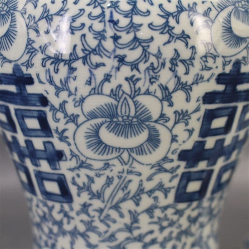 青花双喜纏枝紋将軍蓋 景徳鎮 陶磁器 装飾品 現代工芸品 美術品 置物