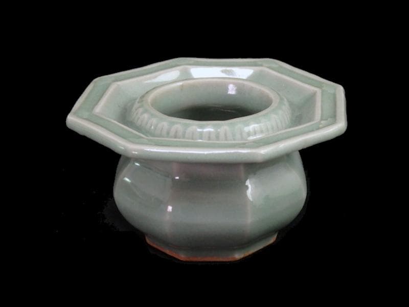 三田青磁　陽刻　壺型　八角　盃台　E251AS-CGp