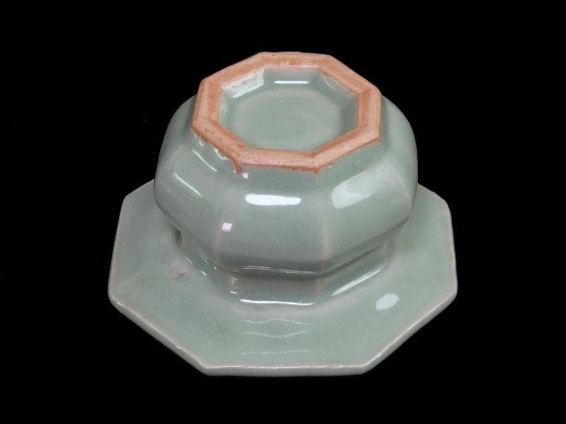 三田青磁　陽刻　壺型　八角　盃台　E251AS-CGp