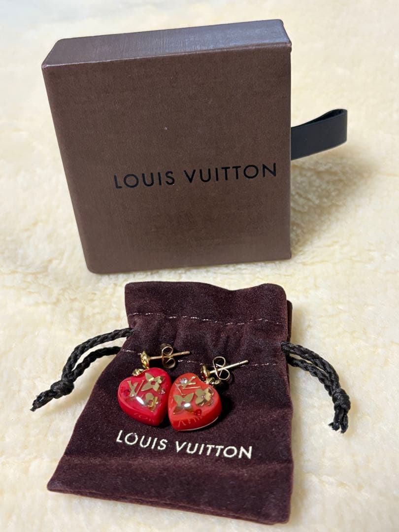 ルイ・ヴィトン ハート型ピアス レッド