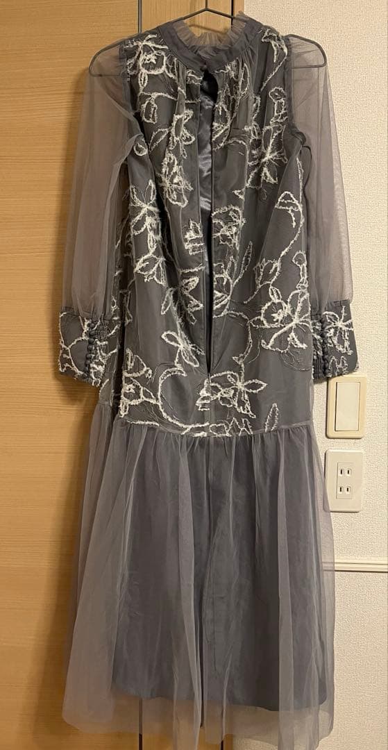 niana フェザーフラワーチュールドレス