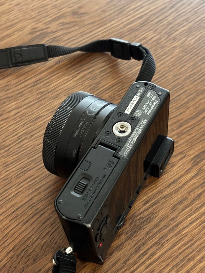Panasonic GM5 ブラック＋12-32レンズ（純正バッテリー2個） - メルカリ