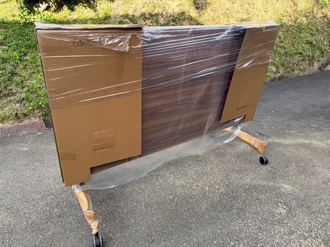 未使用 Vitra McCobbley Hobby Table Vitra Circle Store Campus | All tables