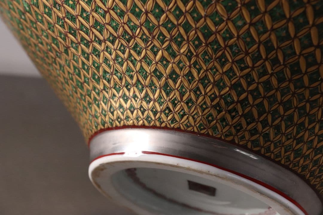 有田焼 龍右衛門 染錦金地紋 深鉢 幅40cm 小紋づくし 大鉢