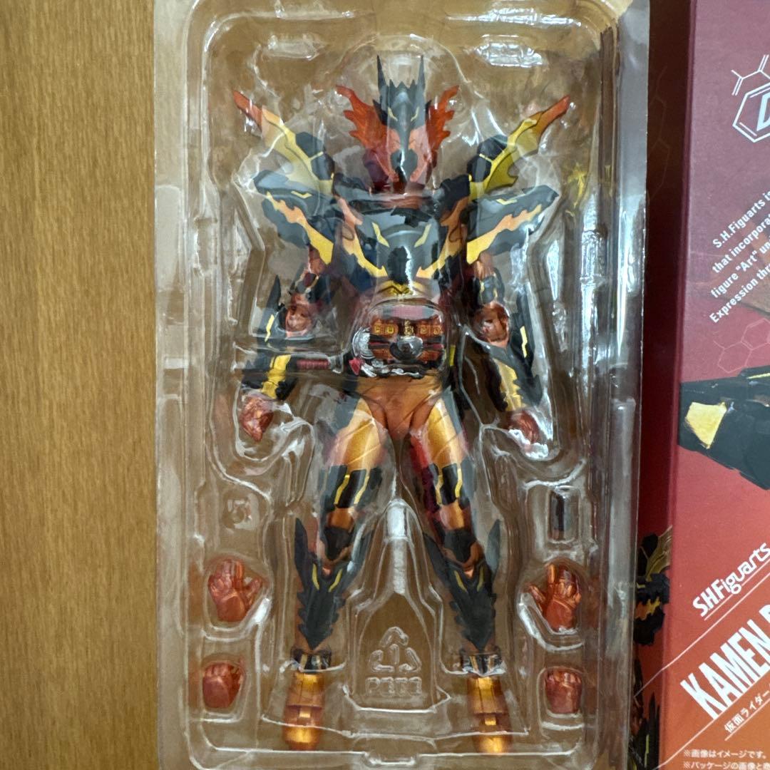 S.H.Figuarts 仮面ライダークローズマグマ&グリスブリザード