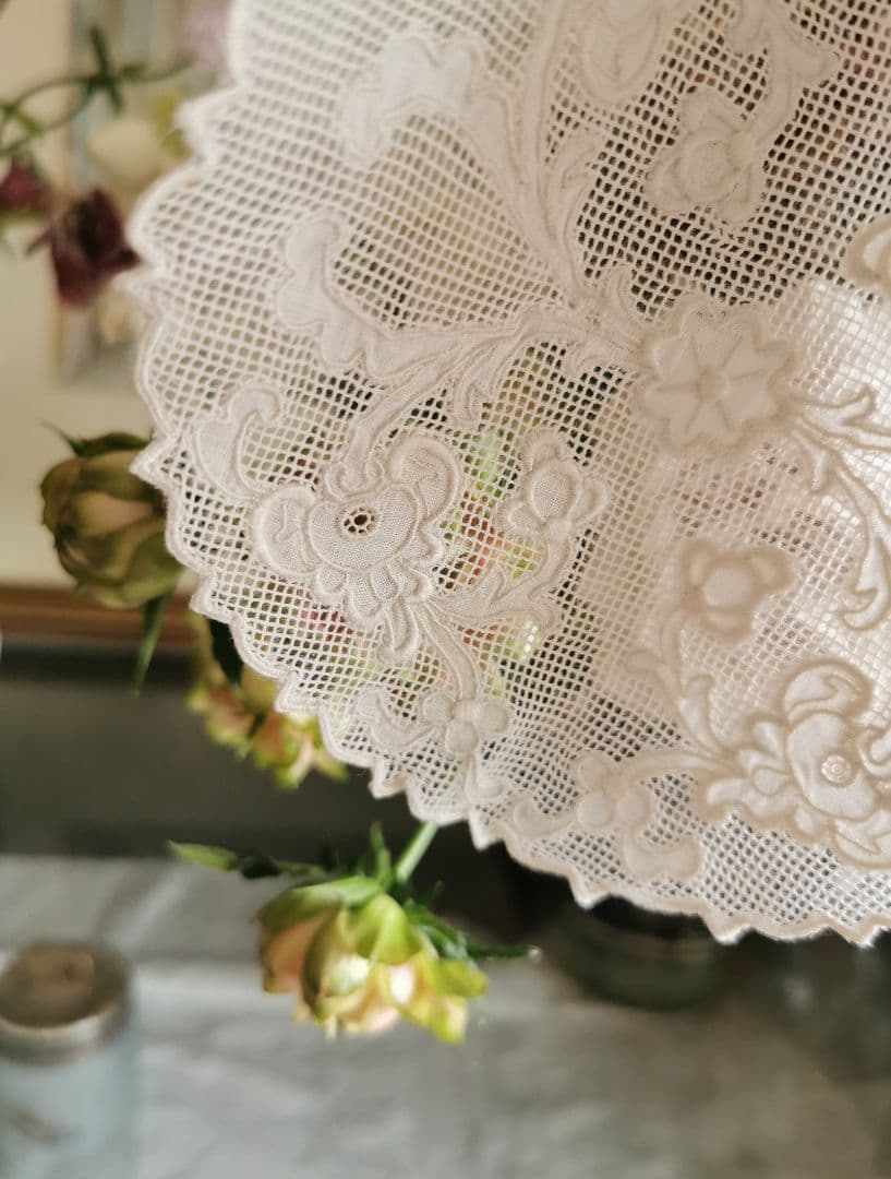アンティーク 19世紀アペンツェル刺繍 透かし細工レースドイリー バラ