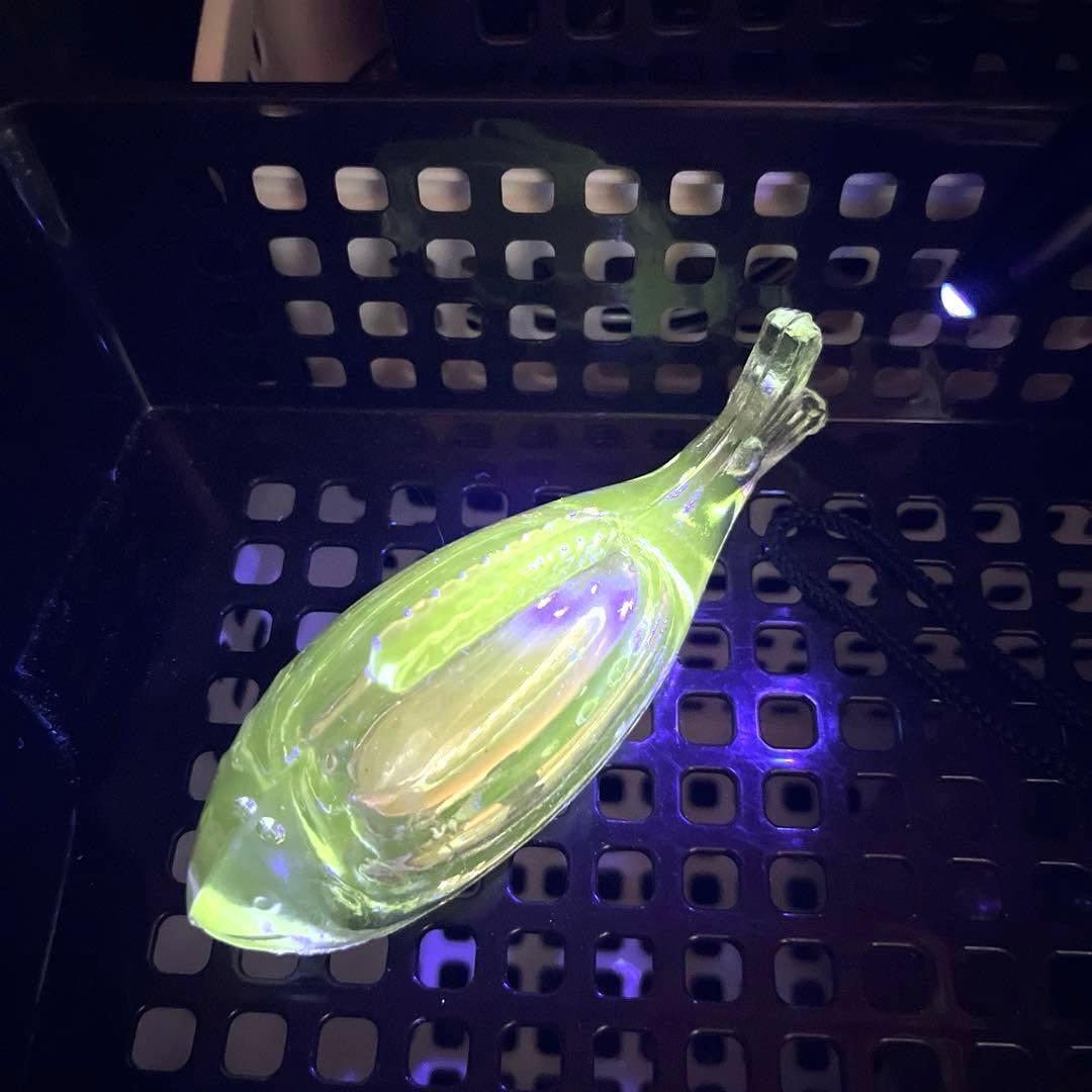 骨董 時代ガラス 珍品 魚型プレス 金平糖瓶？ 文鎮？ 用途不明 ウラン