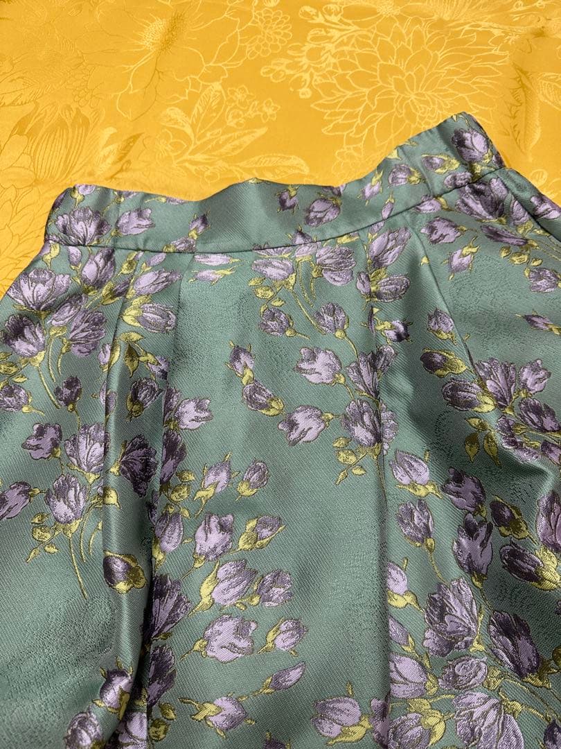 パステルグリーン花柄スカート　未使用　38