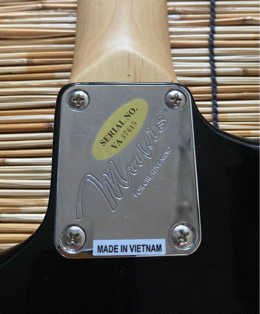 ☆美品 ローノイズピックアップ搭載　新機能を追加したMavis ST