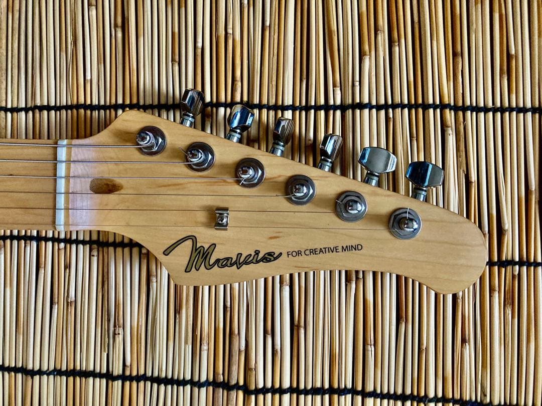 ☆美品 ローノイズピックアップ搭載　新機能を追加したMavis ST