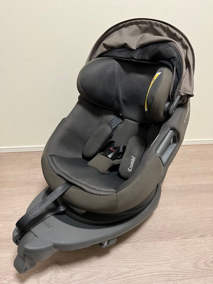 コンビ　チャイルドシート　インナー　エッグシート付き
