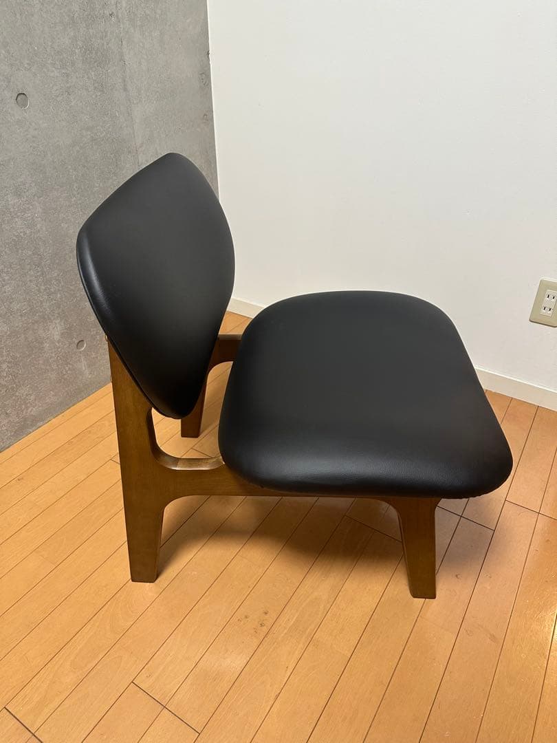 【美品】ニトリ レザー調 ラウンジチェア（1人掛け）ブラック／木製フレーム