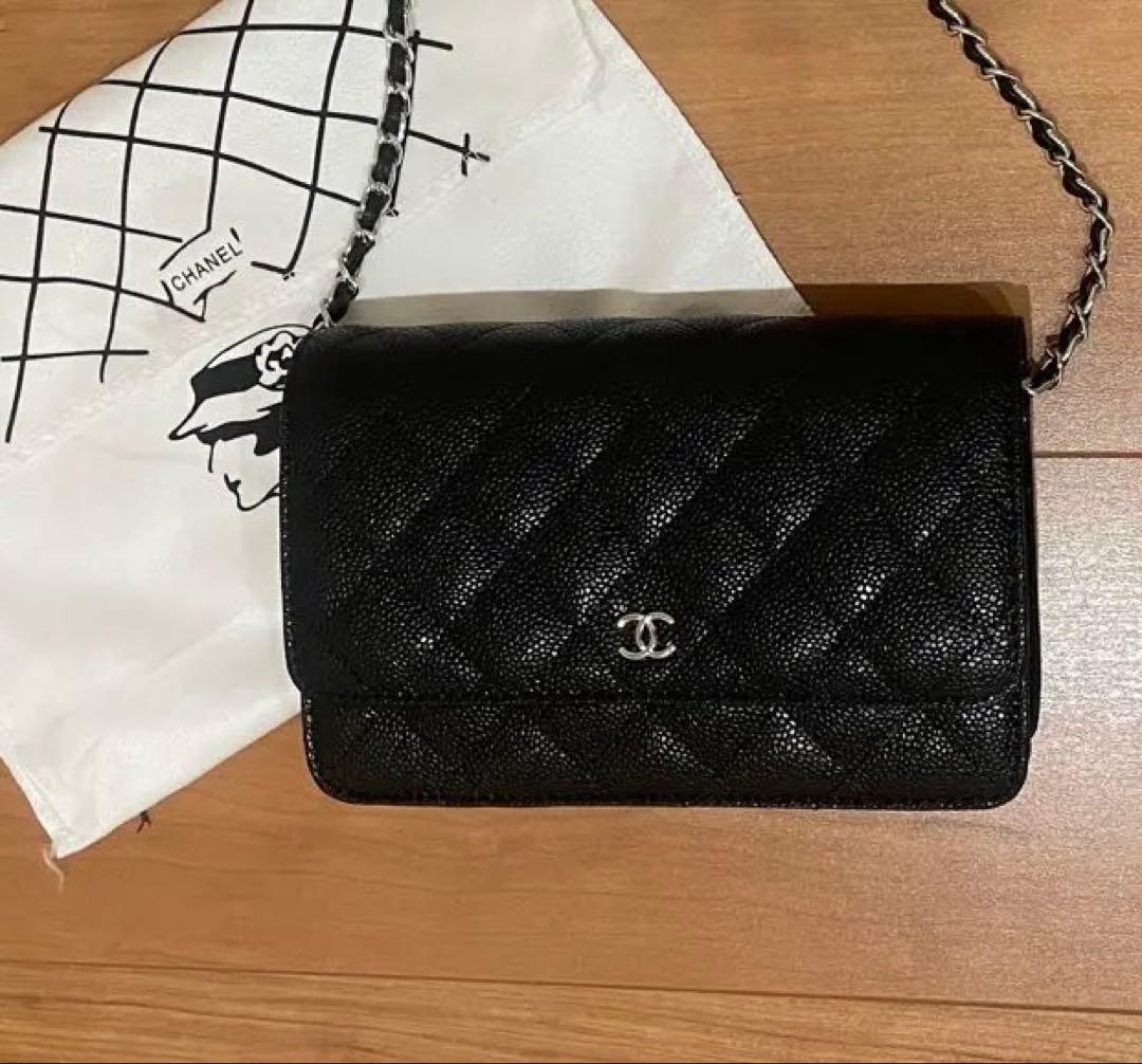 CHANEL ブラックレザー ショルダーバッグ　ノベルティギフト