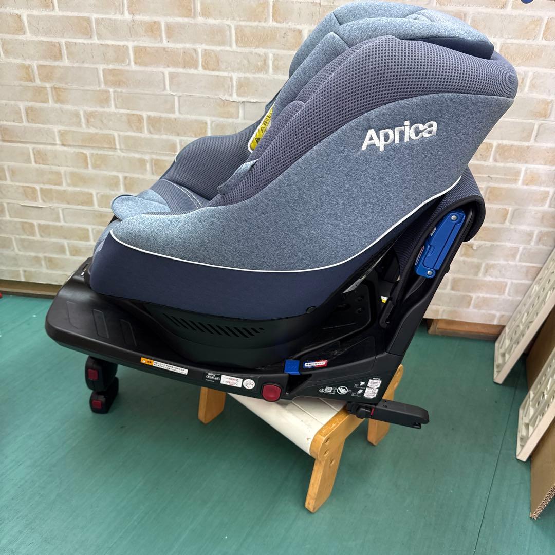 アップリカ　チャイルドシート クルリラ　isofix 回転式