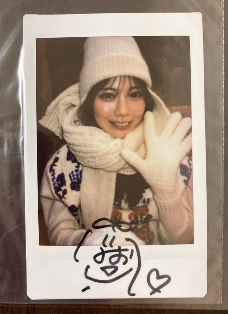石川澪 直筆サイン入りチェキ 冬衣装 - メルカリ