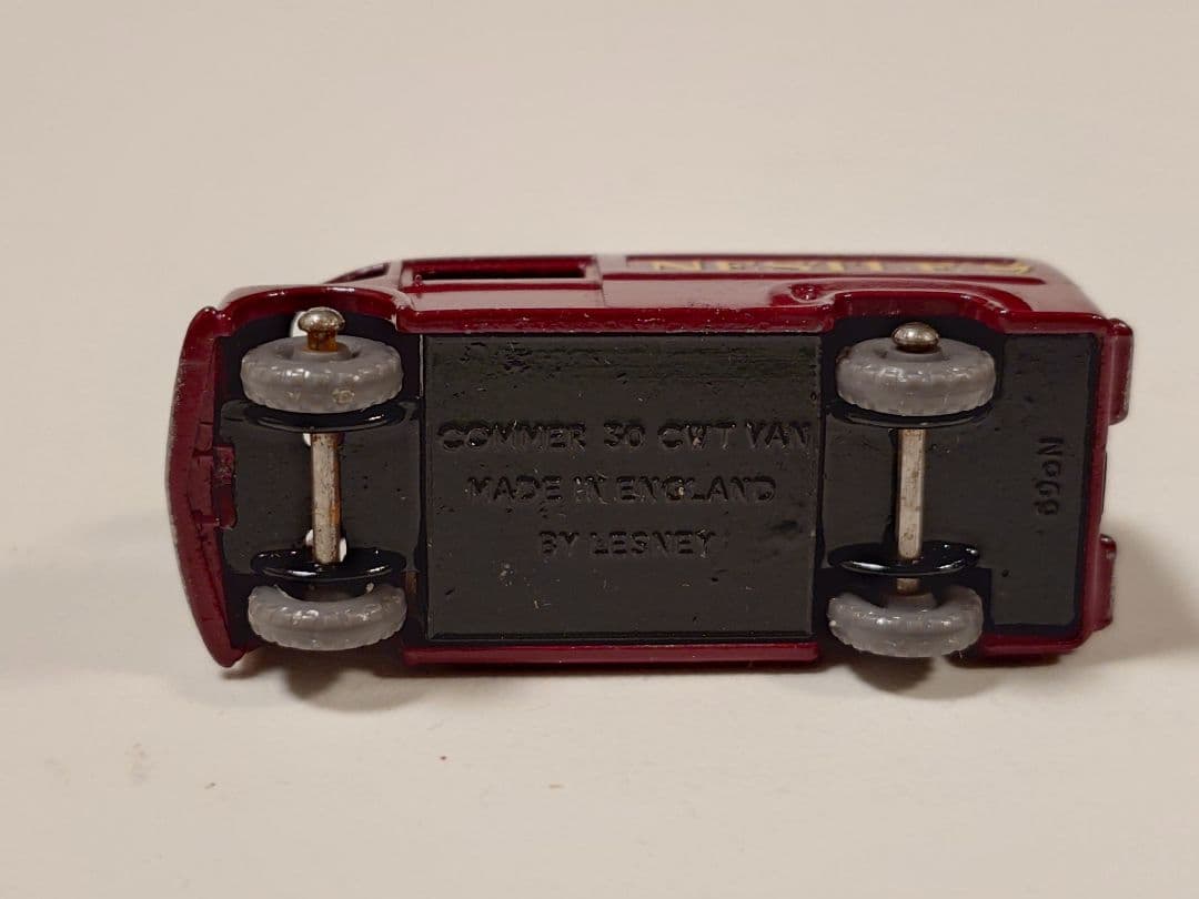 ミニカー MATCHBOX No.69 COMMER 30 CWT VAN Nestles
