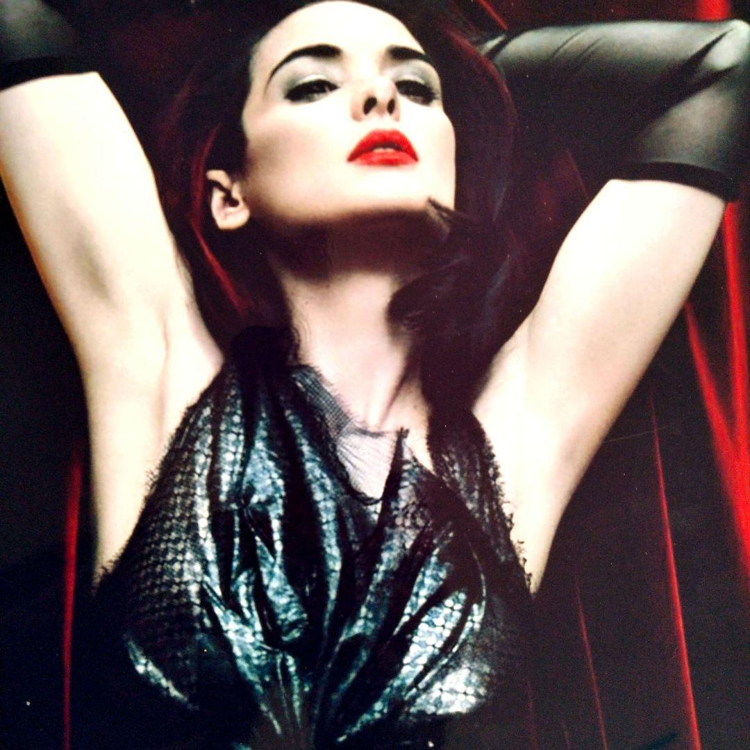 ウィノナ・ライダー直筆サイン入り超大型写真…ストレンジャー