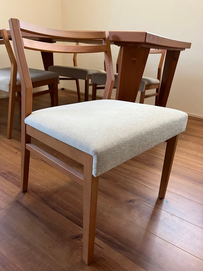 無垢材木製ダイニングテーブル　椅子４脚セット　（引き取り愛知県名古屋市）