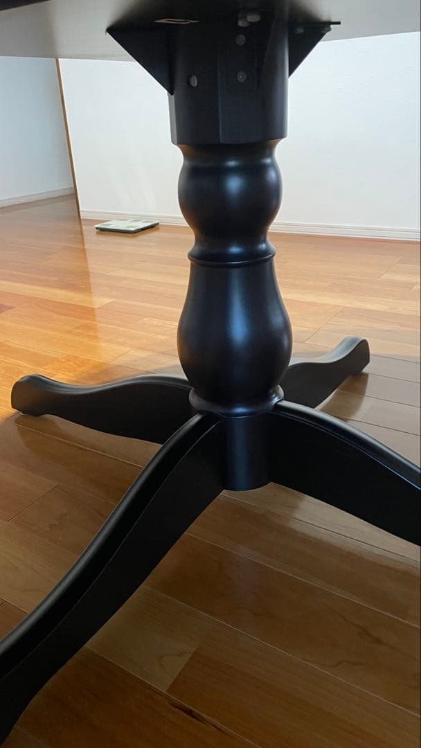 円形ダイニングテーブル